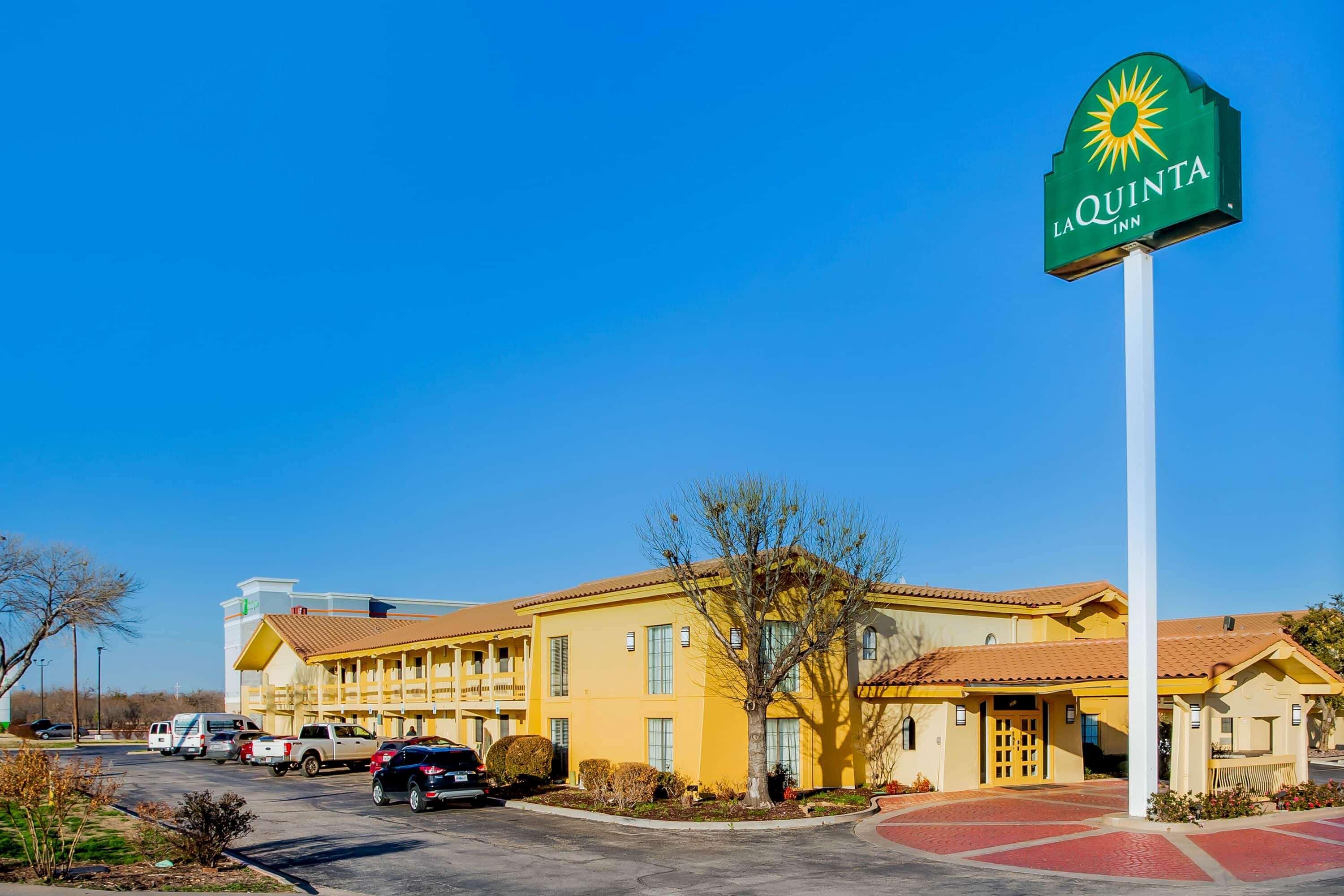 Baymont By Wyndham Abilene Hotel Exterior foto