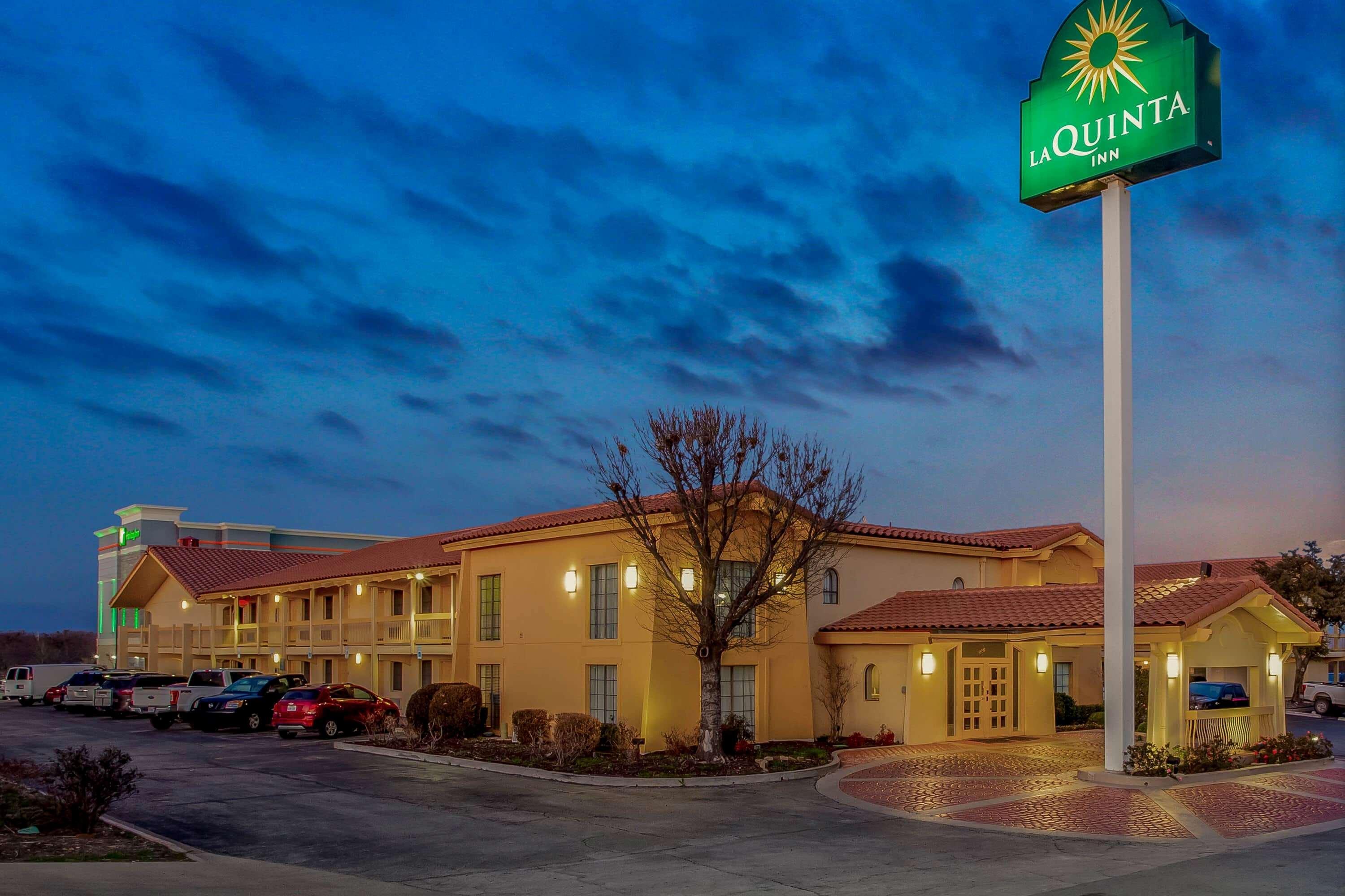 Baymont By Wyndham Abilene Hotel Exterior foto